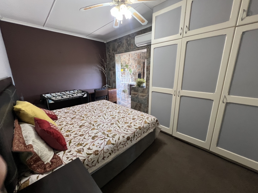 4 Bedroom Property for Sale in Bonza Bay Eastern Cape